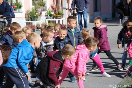 Tudi otroci kamniških šol in vrtcev so bili danes trajnostno povezavi  (71)